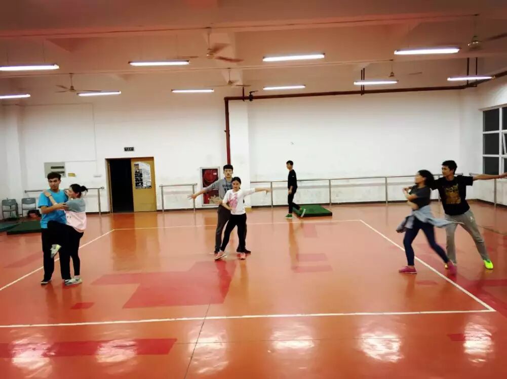 刻苦训练积实力,力争校赛取佳绩----记海洋与食品学院健美操啦啦操训练